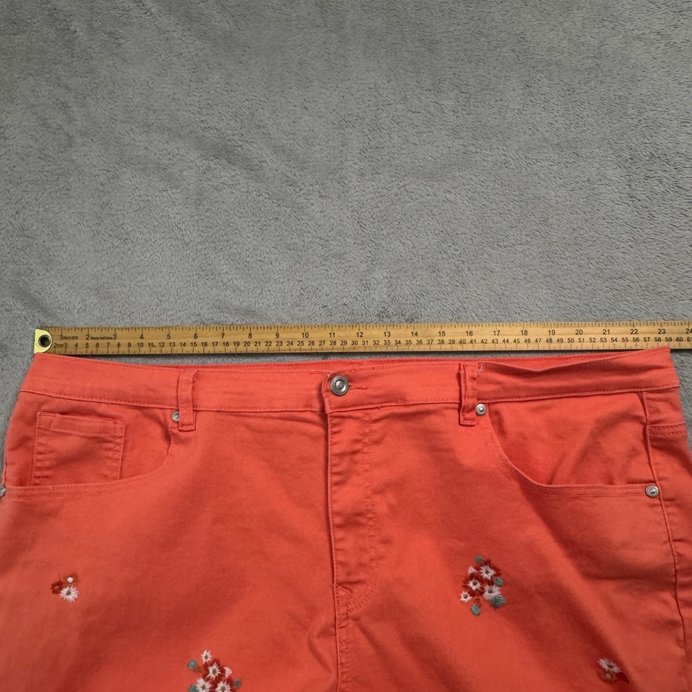 D2 Diane Gilman Embroidered Floral Capri Jeans Coral Size 24W Great Condition - Picture 8 of 10
